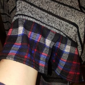 Sweater w Plaid details